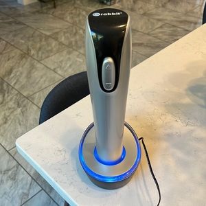 Electric wine bottle opener